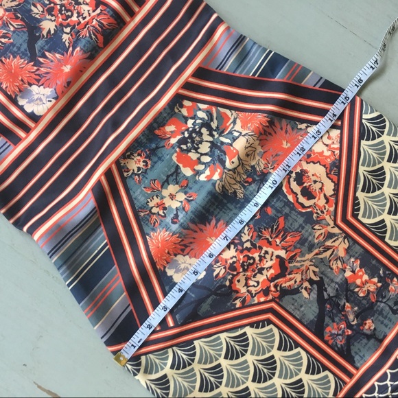 Floral Bodycon Dress - Picture 7 of 8